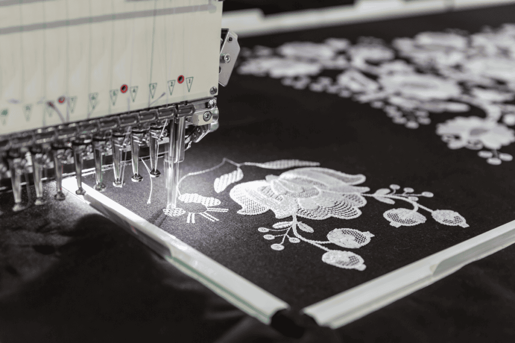 利用刺繡來為工作服加點變化